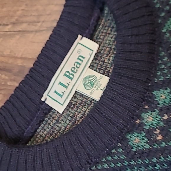 L.L. Bean Men's Navy Winter Holiday Wool Sweater Snowflakes l - Picture 5 of 6